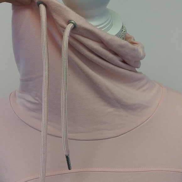Te Verde Light Pink Top with Hood - Picture 3 of 12